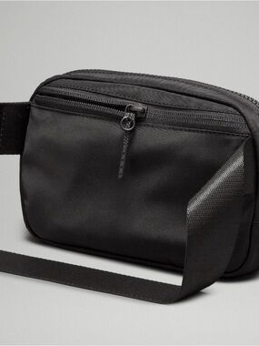 Lululemon Everywhere belt bag 1L